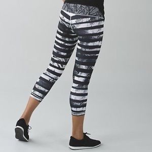 Lululemon Shady Palm Crop/ 6